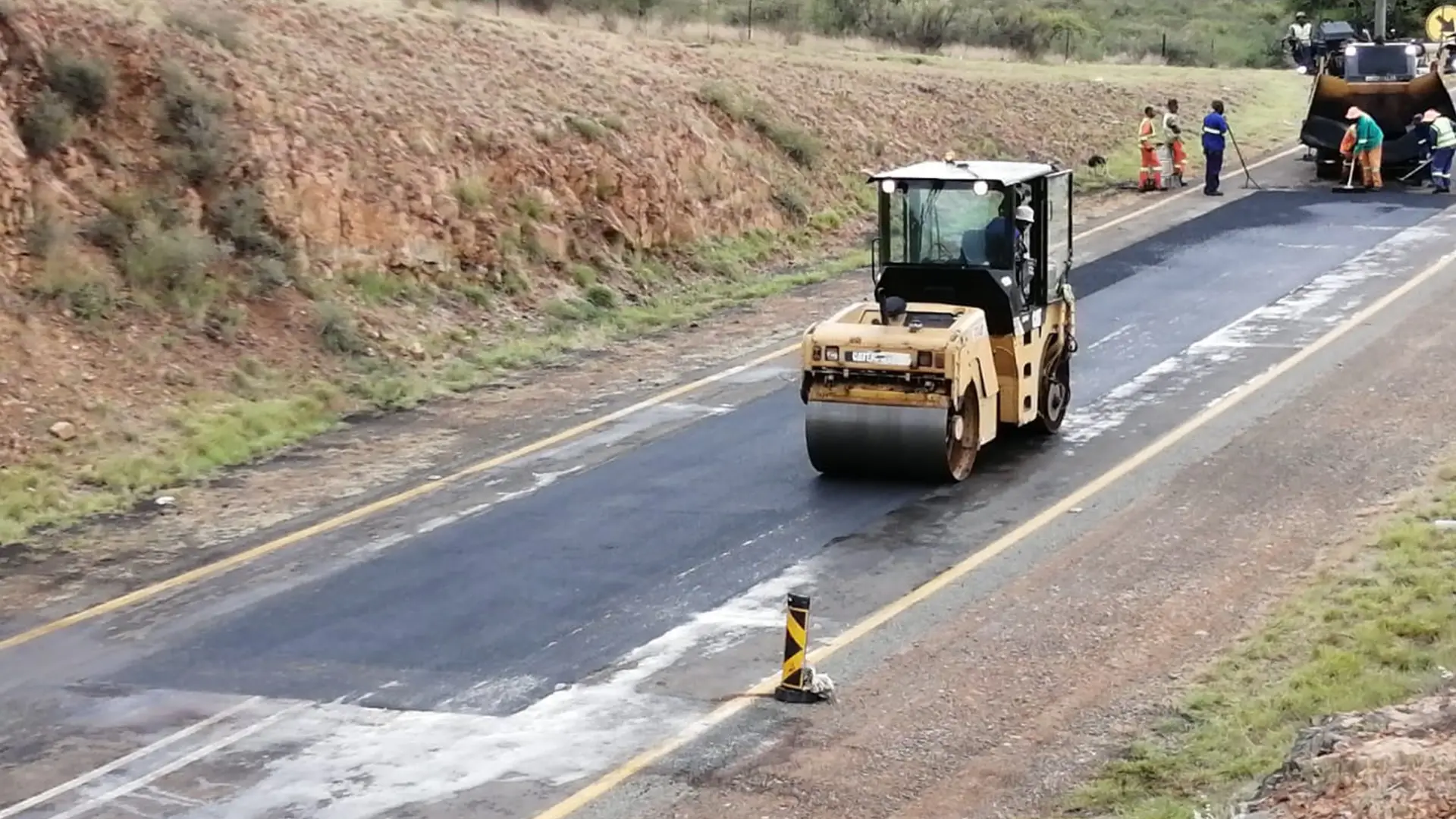 DIS Routine Road Maintenance on National Route 8 for SANRAL view of operations